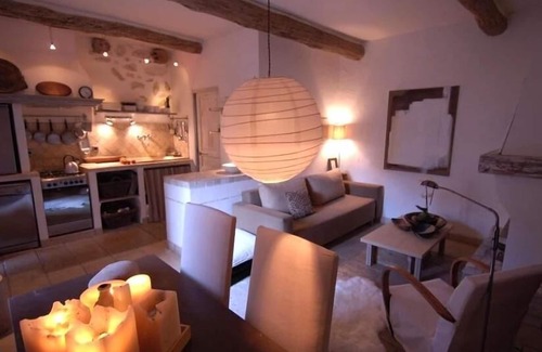 Lourmarin House | A/C charming Provencal Cottage in Center Village w/small Garden & PARKING!