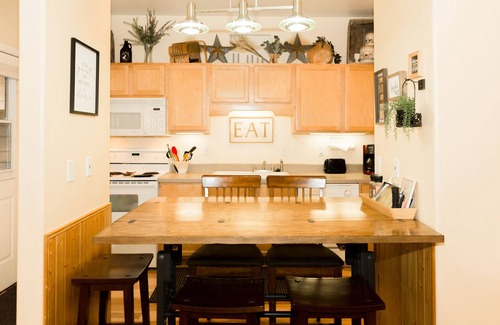 Sunriver Condo | A/C- Family Friendly - Forest View- Pool and Hot Tub