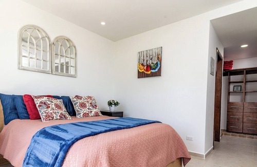 La Joya Apartment | A/C*King Bed*Pool*Ocean View
