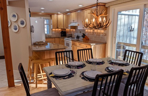 North Conway Condo | A/C! Near Cranmore,Storyland,Echo Lake,Saco,dining,shopping! w/Peloton & Sauna