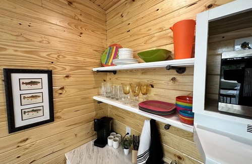 Uvalde Cabin | A cabin in the Texas Hill Country offers spectacular views of the Nueces River.