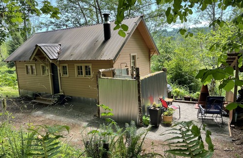 Adna Apartment | A Cabin in the Woods