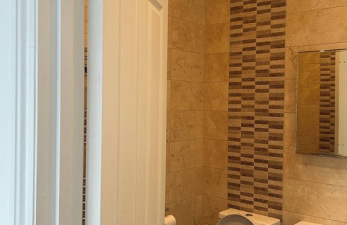 Finchley Church End House | A calm retreat where you can unwind, in a lovely location.