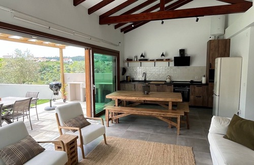 Abrantes Cottage | A Carpinteira Lake House - An authentic Portuguese country house by the lake!