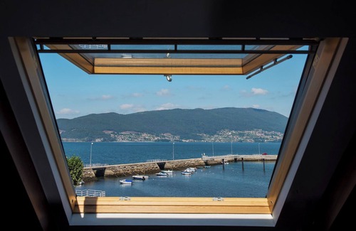 Redondela Apartment | A Casa da Praia - duplex (on the beach, ria de vigo at 600m. camino santiago)