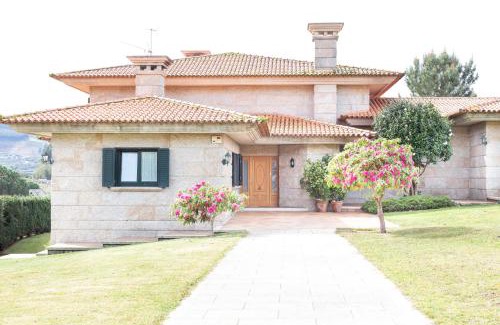Carracido Villa | A Casa de Lamas
