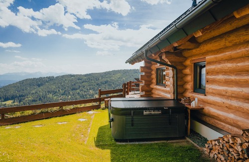 Sankt Urban Ski Chalet | A chalet in the Canadian style.
