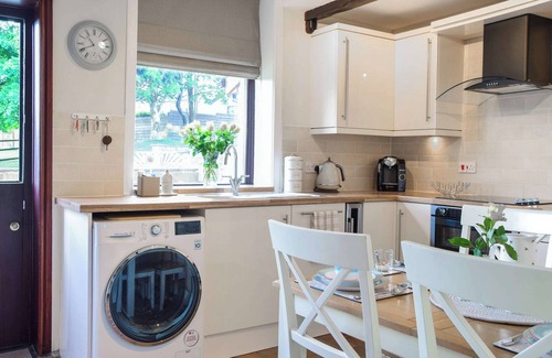 Oldham Cottage | A characterful, pet-friendly escape with local amenities.
