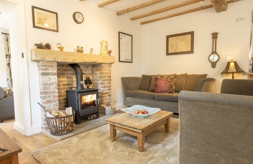 Hunton Apartment | A charming 17th century cottage perfect for families set in Hunton