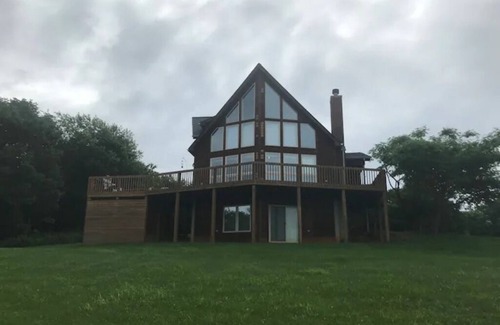 Fairfield Ski Chalet | A charming 2-bedroom chalet with outstanding view in the Shenandoah Valley.