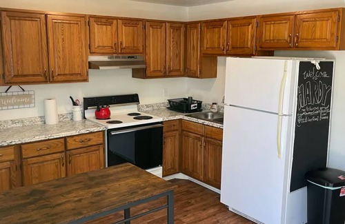 Hardy Condo | A charming 2BR home—better than a room—Vacation Condo No. 6, Near Spring River