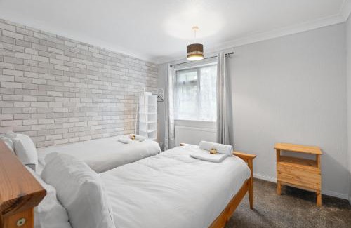 Little Hay Apartment | A Charming 3 Bed home next to NEC and Birmingham International Airport