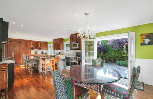 Avon House | A Charming 4 BR Home, King Suite Out-door deck, Pet Friendly!