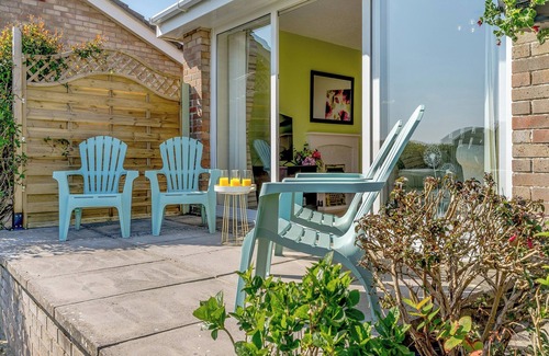 Horton Cottage | A charming bungalow in Port Eynon, Gower, just minutes from the beach.