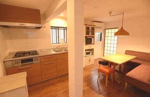 Okazaki House | A charming cluster of 5 renovated trad modern houses, Max 30 ppl, "Uan/Kaze"