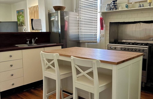 Melville Forest Cottage | A charming cottage with picturesque rural views over surrounding rural farm land