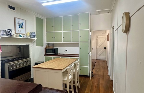 Melville Forest Cottage | A charming cottage with picturesque rural views over surrounding rural farm land