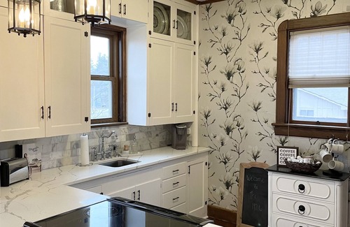 St. Lucas House | A charming craftsman located in the perfect American small town