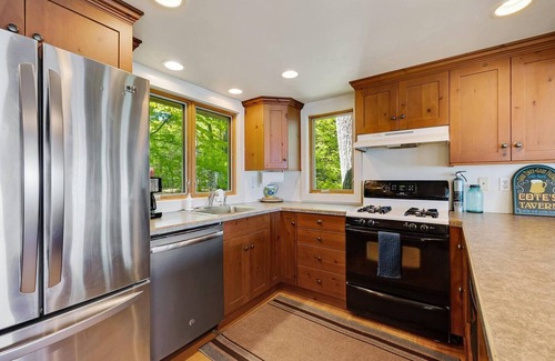 Sturgeon Bay House | A Charming Door County Cottage