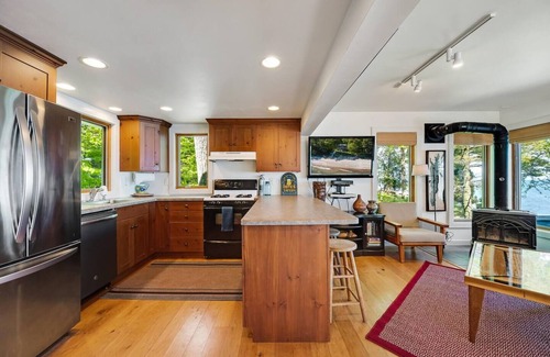 Sturgeon Bay House | A Charming Door County Cottage