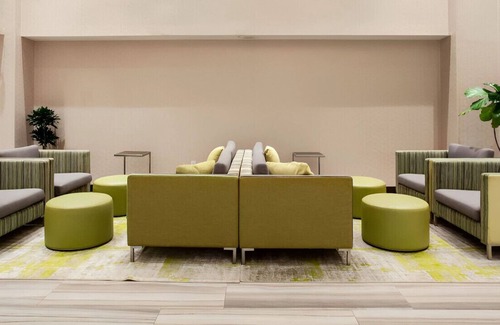Airport North House | A Charming Group Hideaway! Enjoy Free Breakfast