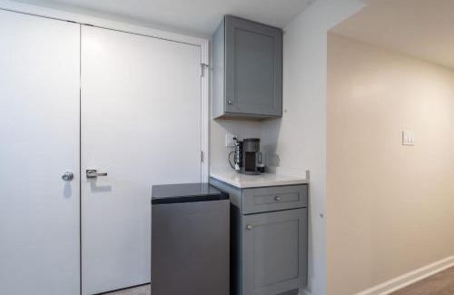 West Ridge Apartment | A Charming Modern Chic Basement Apartment