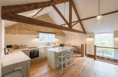 Chippenham House | A charming retreat nestled in the picturesque hamlet of Reybridge.