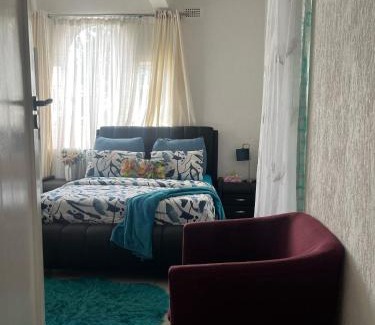 Greater Johannesburg Metropolitan Area Apartment | A Cheerful Furnished Bedroom Retreat