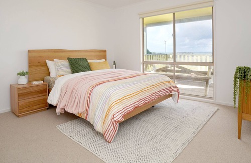 Bolwarra House | A cheerful home at the beach!