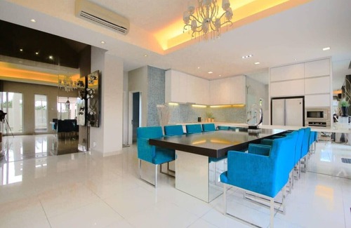 Cheras House | A Chic 4BR Oasis with Gazebo, Your Dream Getaway