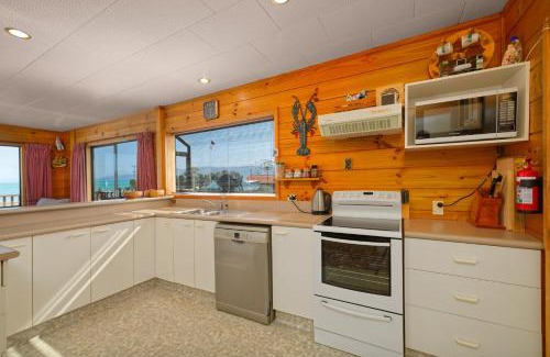 South Bay House | A Classic Kiwi Bach in South Bay