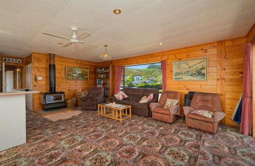South Bay House | A Classic Kiwi Bach in South Bay