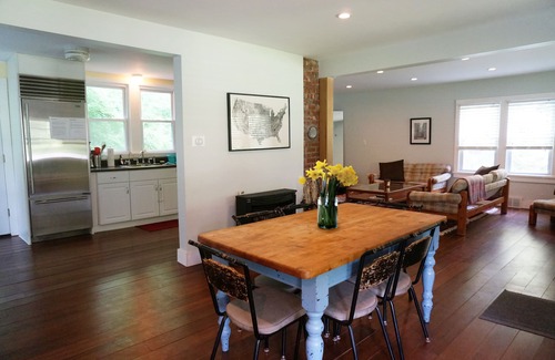 Jewett Center House | A Clean and Simple Retreat