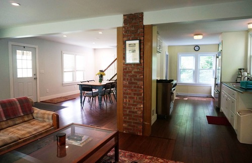 Jewett Center House | A Clean and Simple Retreat