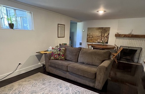 Moscow Apartment | A Clean, Well-Lighted Place - A 10 min stroll to downtown, 5 min drive to U of I