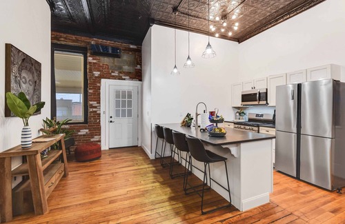 Kamm's Corners Apartment | A Cleveland Modern and Historic Apartment Unit 105
