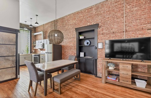 Kamm's Corners Apartment | A Cleveland Modern and Historic Apartment