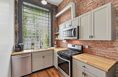 Kamm's Corners Apartment | A Cleveland Modern and Historic Apartment