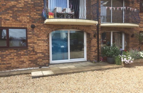 Cowes Apartment | A close to town Apartment with parking