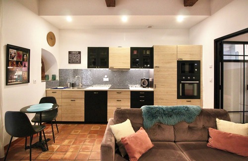Pezenas Apartment | A cocoon for two in the heart of old Pézenas