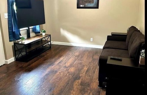 Lakeland Apartment | A comfortable 1bed 1 bath apartment located in a quit community.