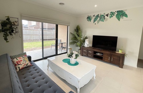 Truganina House | A comfortable 4 bedrooms house