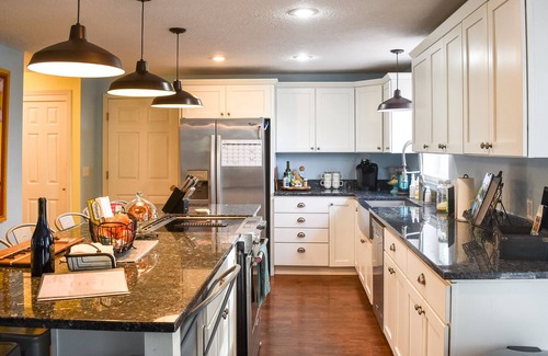McMinnville House | A comfortable and peaceful retreat nestled in the foothills of the coast range.