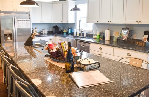 McMinnville House | A comfortable and peaceful retreat nestled in the foothills of the coast range.