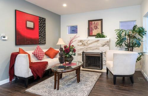 Oakland Apartment | A comfortable place to relax