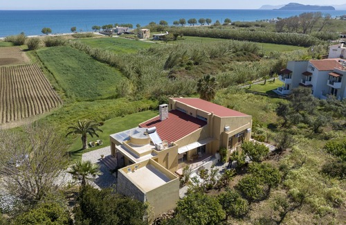 Maleme Villa | A comfortable,sunny villa in nature,listening to the sound of the sea!