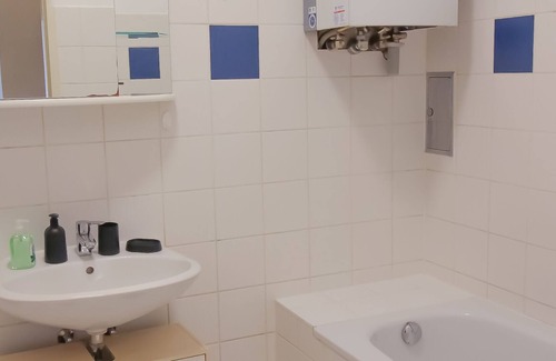 Liesing Apartment | A comfortable, well-located Luxury Apartment LV7