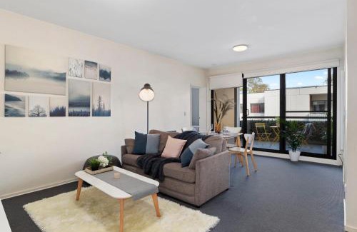 Kensington Apartment | A Comfy & Cozy 2BR Apt Near Flemington Races