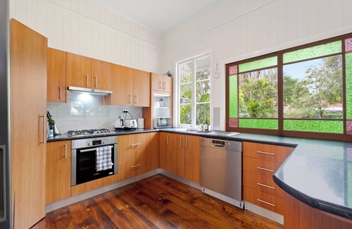 East Brisbane House | A Comfy Family QLDr ~ 3Bed/2Bath/1Car ~ House