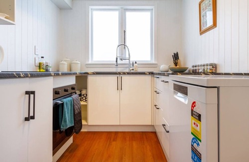 Hornby House | A comfy family stay near Hornby Mall Sleeps 8